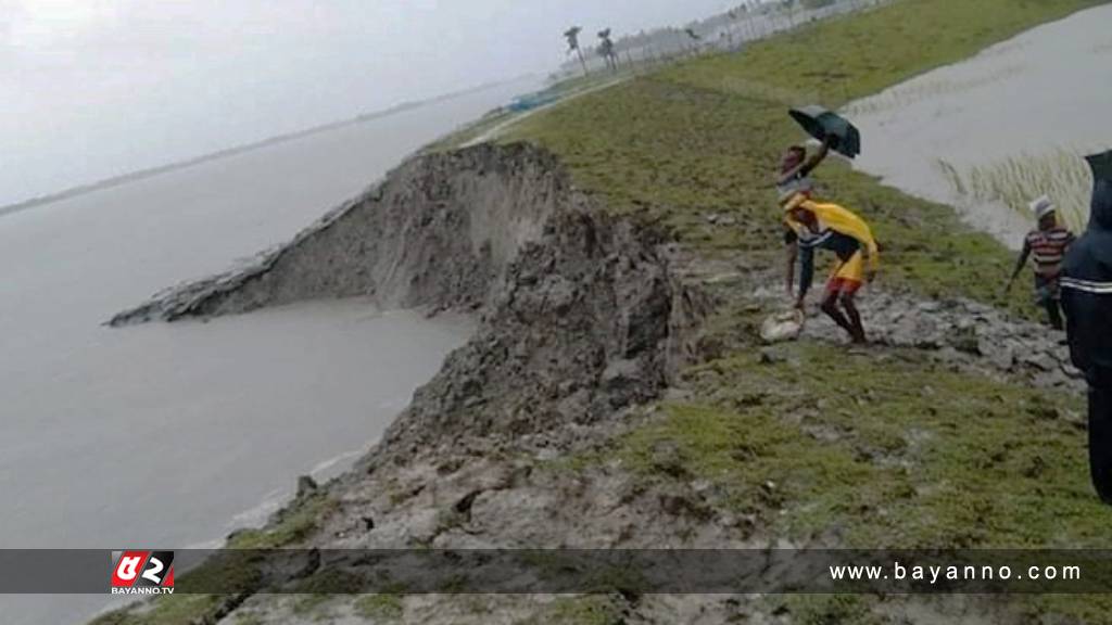 খুলনায় বাঁধে ভাঙন, প্লাবিত হওয়ার শঙ্কা