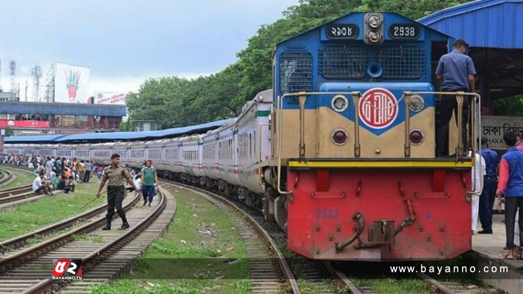 মোবাইল নিয়ে ব্যস্ত তিন বন্ধু ট্রেনে পড়লেন কাটা, নিহত এক