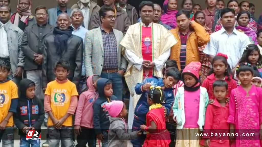 হিলিতে নানা আয়োজনে পালিত হচ্ছে বড়দিন উৎসব