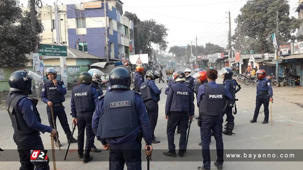 পুলিশ-বিএনপি সংঘর্ষে পাঁচ মামলায় আসামি ১২০০,  গ্রেপ্তার ৮