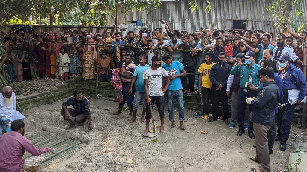 ময়না তদন্তের জন্য ১০ দিন পর শিশু মাইশার মরদেহ উত্তোলন