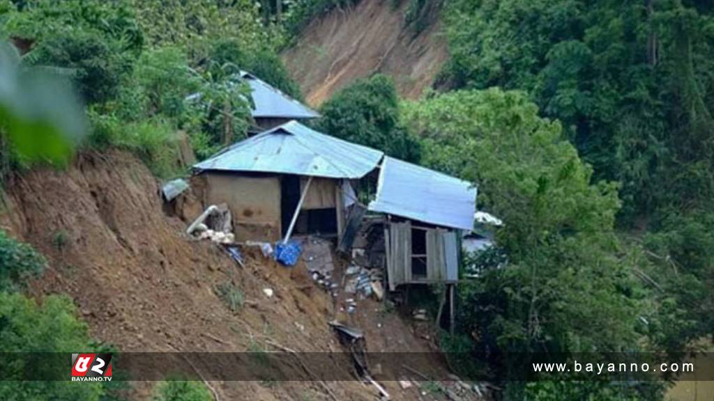 রামুতে পাহাড়ধস, একই পরিবারের ৪ জনের মৃত্যু