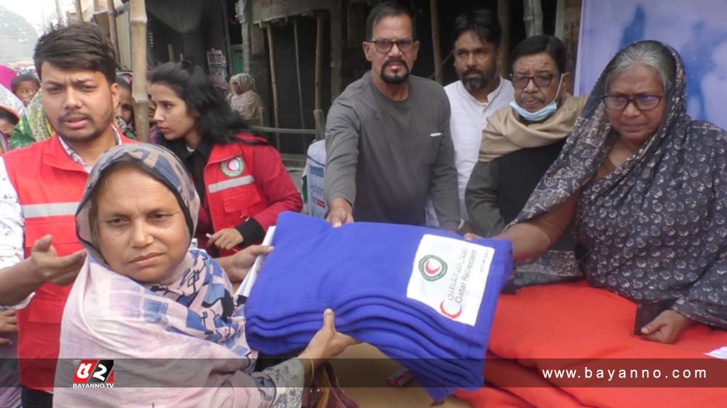 রেড ক্রিসেন্ট সোসাইটির শীতবস্ত্র বিতরণ