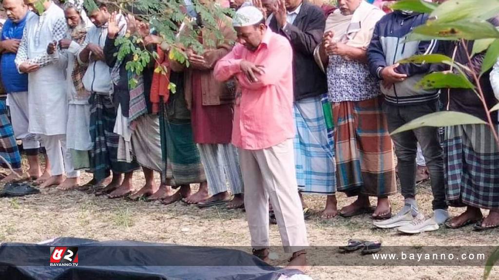 হাতকড়া-ডান্ডাবেড়ি নিয়েই মায়ের জানাজা পড়ালেন বিএনপি নেতা