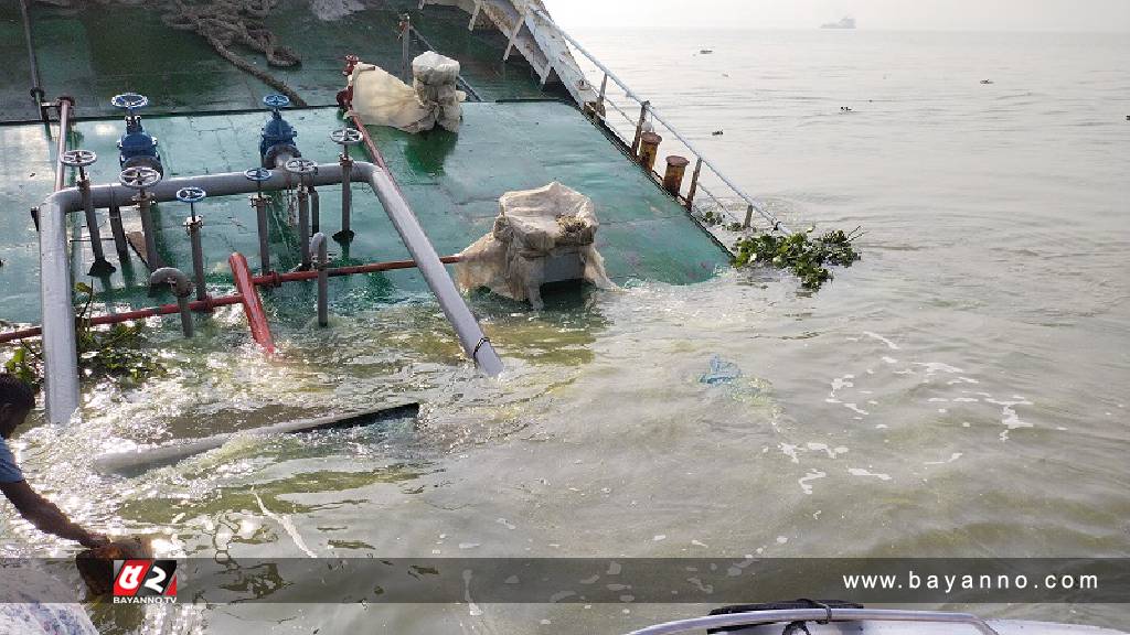 মেঘনায় ১১ লাখ লিটার তেল নিয়ে জাহাজডুবি