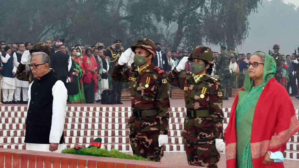 বীর শহীদদের প্রতি রাষ্ট্রপতি ও প্রধানমন্ত্রীর শ্রদ্ধা