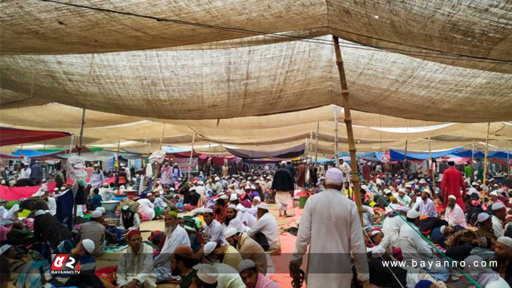 শীত উপেক্ষা করে আজও কানায় কানায় পূর্ণ তুরাগ তীর