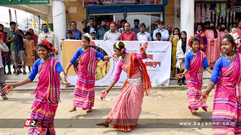 গাইবান্ধায় সাঁওতালদের শোভাযাত্রা ও সাংস্কৃতিক সমাবেশ