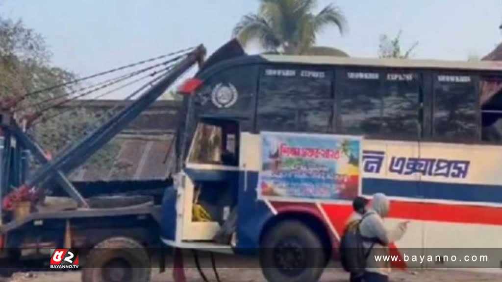 চট্টগ্রামে শিক্ষা সফরের বাস দুর্ঘটনায়, ২৬ ছাত্র-শিক্ষক আহত