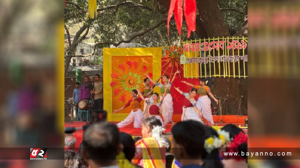 বসন্ত বাতাসে বইছে ভালোবাসার সুর