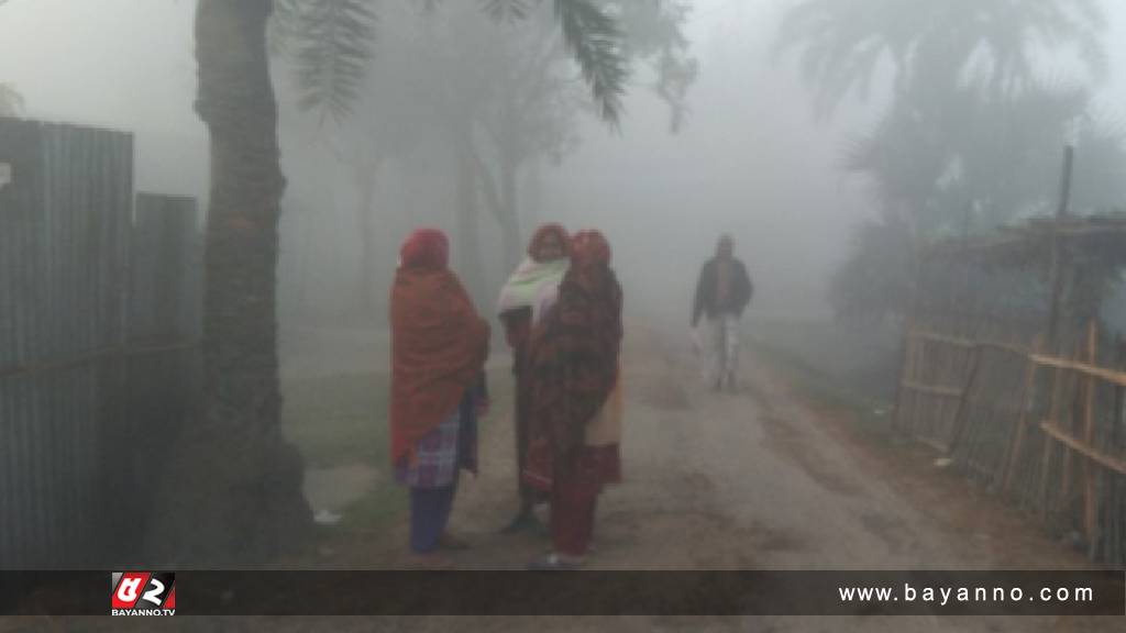 হঠাৎ ঘন কুয়াশায় ঢেকে গেছে চুয়াডাঙ্গা