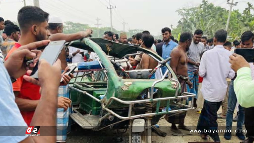 বাসচাপায় দুই কলেজছাত্রীসহ প্রাণ গেল ৩ জনের