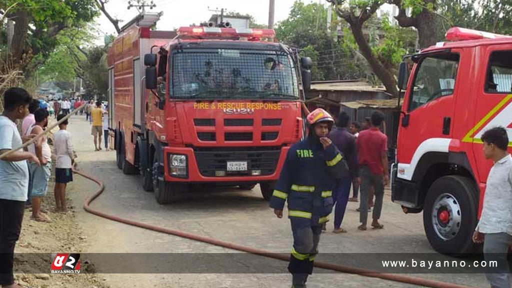 সীতাকুণ্ডে আগুন : ৭ ঘণ্টার চেষ্টায় নিয়ন্ত্রণে