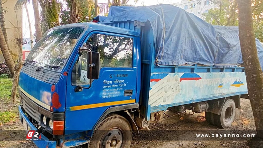 ডিসির গাড়িতে পিকাআপের ধাক্কা, চালকের ৬ মাসের কারাদণ্ড