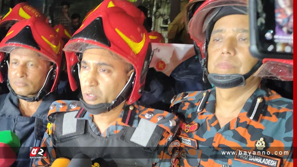 প্রায় দুই ঘণ্টা চেষ্টায় আগুন নিয়ন্ত্রণে, আহত ১ জন