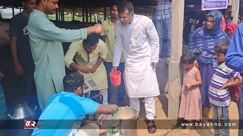 কিশোরগঞ্জে ১ লিটার দুধ বিক্রি হচ্ছে ১০ টাকায়