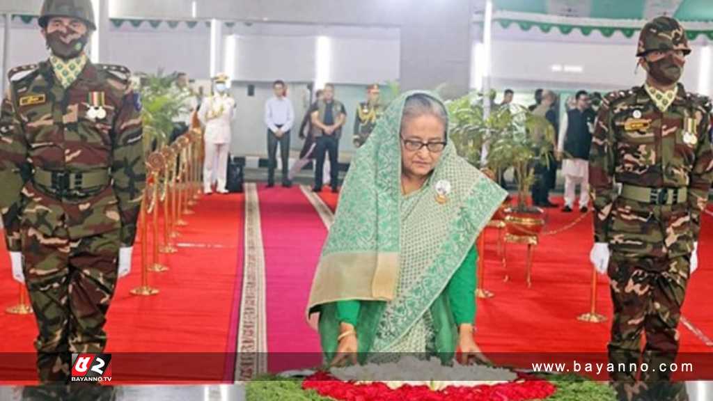 বঙ্গবন্ধুর প্রতিকৃতিতে প্রধানমন্ত্রীর শ্রদ্ধা