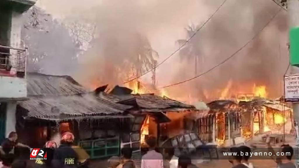 বান্দরবানের বলিপাড়া বাজারে ভয়াবহ আগুন