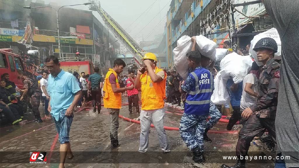 নিউ মার্কেটের আগুন নাশকতা কি না, খতিয়ে দেখছে র‍্যাব