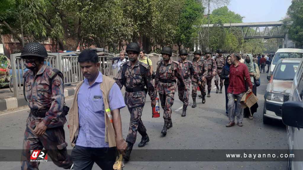 বঙ্গবাজারে আগুন: বিজিবি মোতায়েন