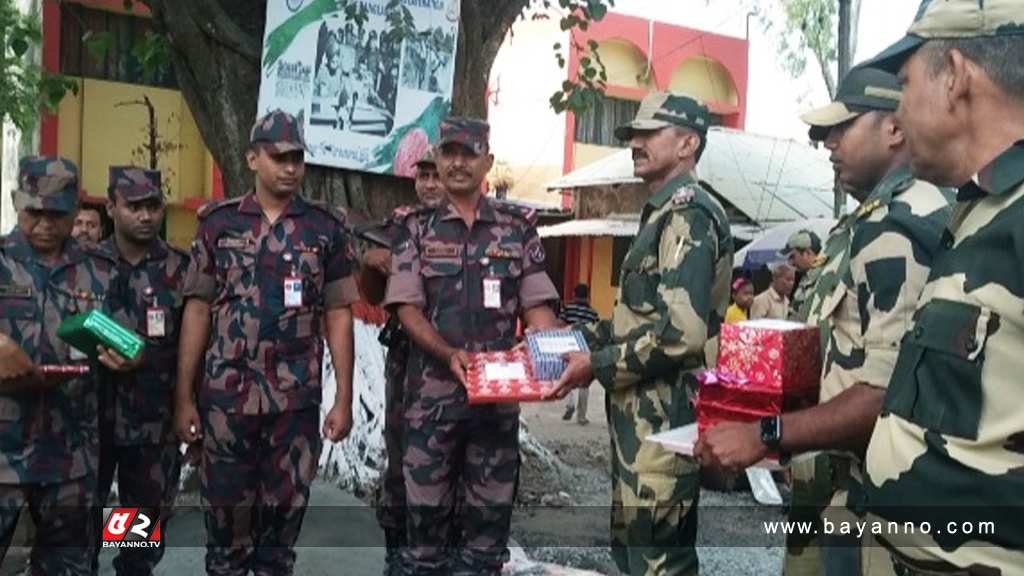 হিলি সীমান্তে বিজিবি-বিএসএফের মিষ্টি বিনিময়