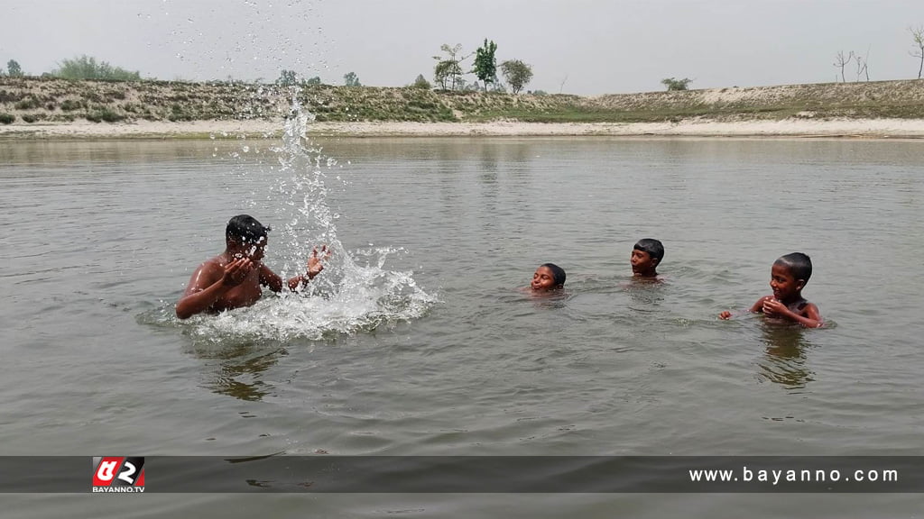 তীব্র তাপদাহে অতিষ্ঠ জনজীবন, বৃষ্টির অপেক্ষায় ব্যাকুল মানুষ