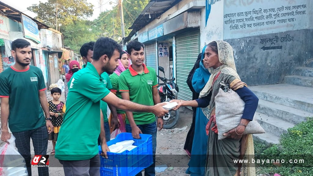 সুবিধাবঞ্চিত শিশুসহ ছিন্নমূল মানুষকে ইফতার করান তারা