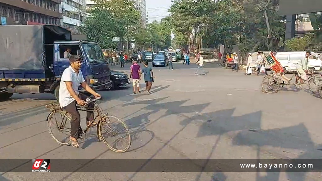 নগরীর রাস্তায় নেই চিরচেনা যানজট