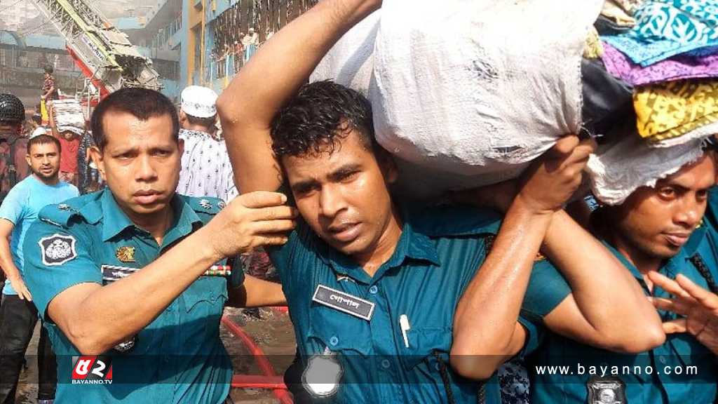 মানবিক দৃষ্টান্ত রাখলেন আইনশৃঙ্খলা রক্ষাকারী বাহিনীর সদস্যরা