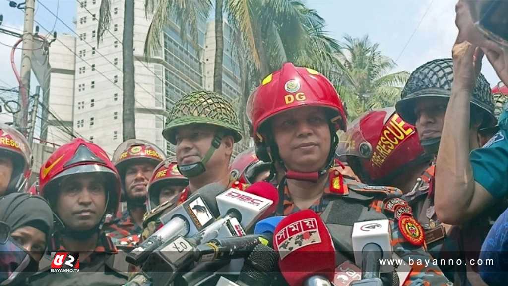 আগুন নির্বাপণে এখনো কাজ করছে ১২ ইউনিট: ফায়ার ডিজি