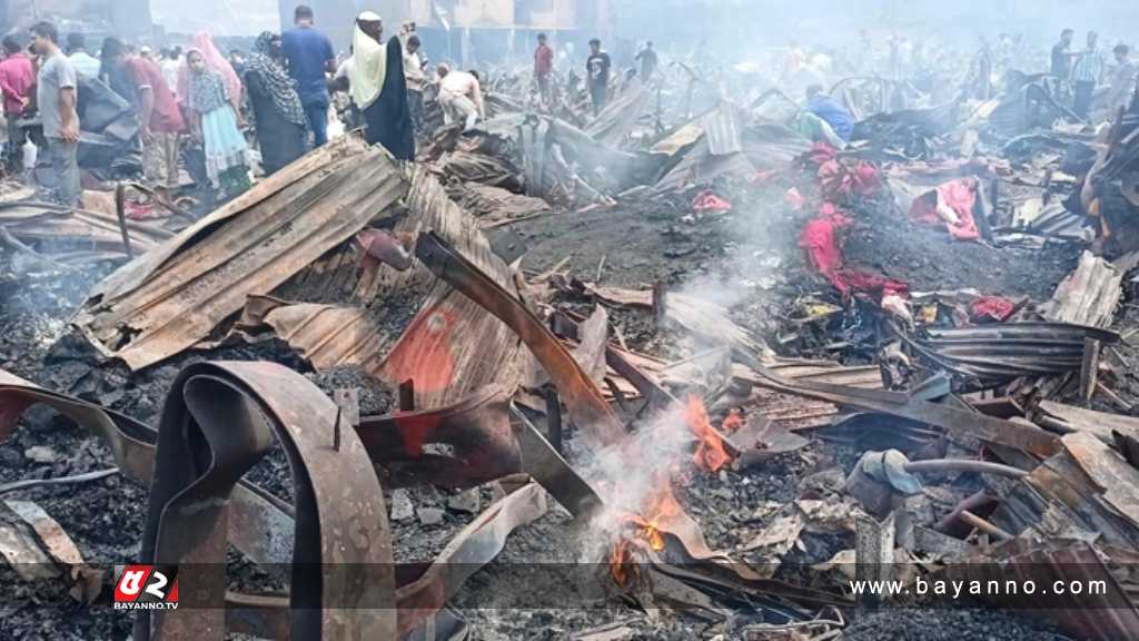 ২৮ ঘণ্টায়ও পুরোপুরি নেভেনি বঙ্গবাজারের আগুন