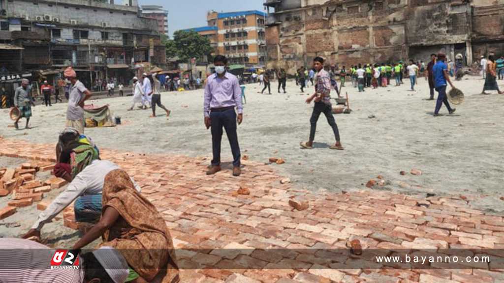 আজ চৌকিতে দোকান বসাবেন বঙ্গবাজারের ব্যবসায়ীরা