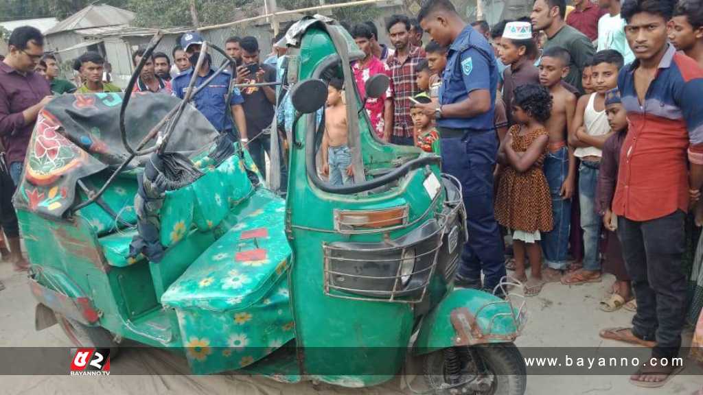 গাইবান্ধায় বাস-অটোরিকশা মুখোমুখি সংঘর্ষ: নিহত ৪, আহত ১০