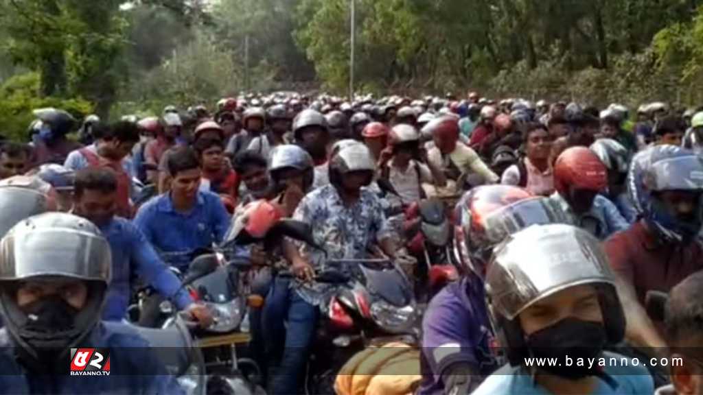 বঙ্গবন্ধু সেতু টোলপ্লাজায় মোটরসাইকেলের দীর্ঘ লাইন