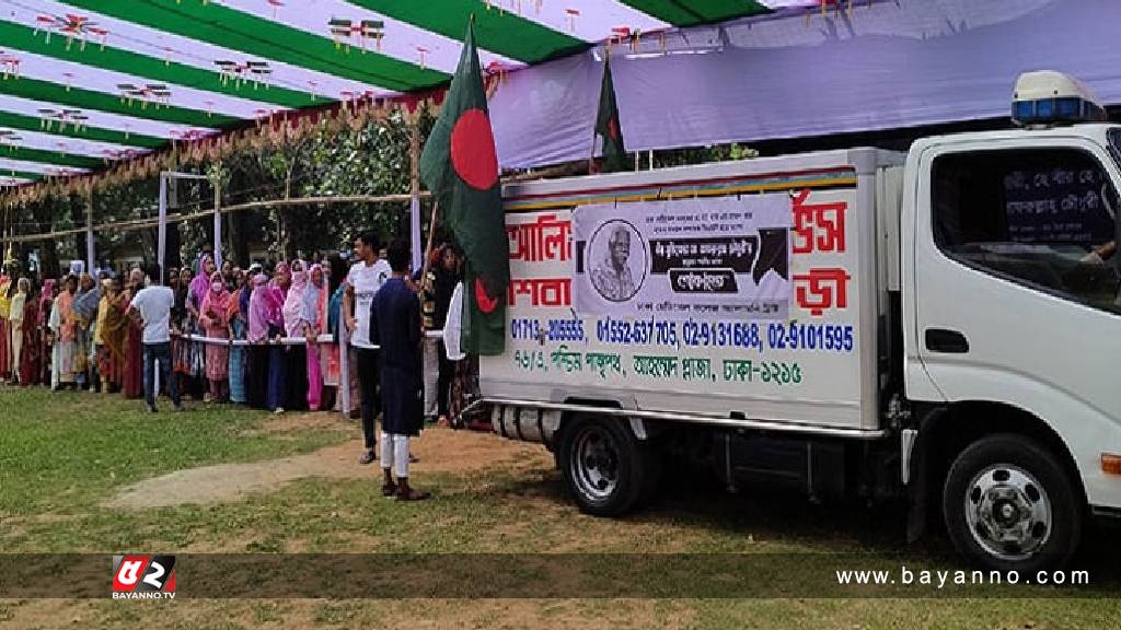 ডা. জাফরুল্লাহকে একনজর দেখতে গণস্বাস্থ্য কেন্দ্রে মানুষের ঢল