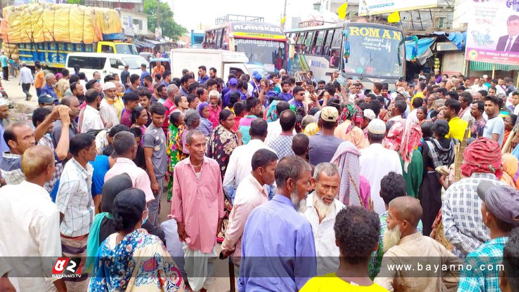 গোবিন্দগঞ্জে সাঁওতাল হত্যার বিচারের দাবীতে মহাসড়ক অবরোধ