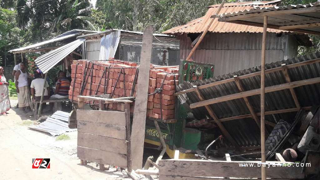 ঈদের কেনাকাটা করতে গিয়ে ট্রলির ধাক্কায় বাবা-ছেলের মৃত্যু