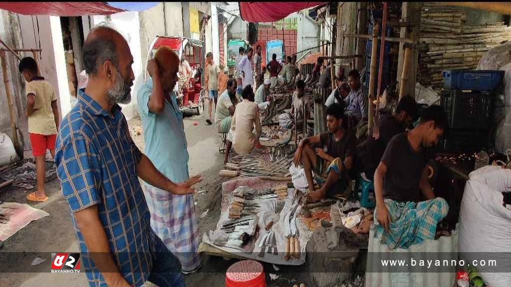 টুং টাং শব্দে মুখরিত রূপগঞ্জের কামারপল্লী