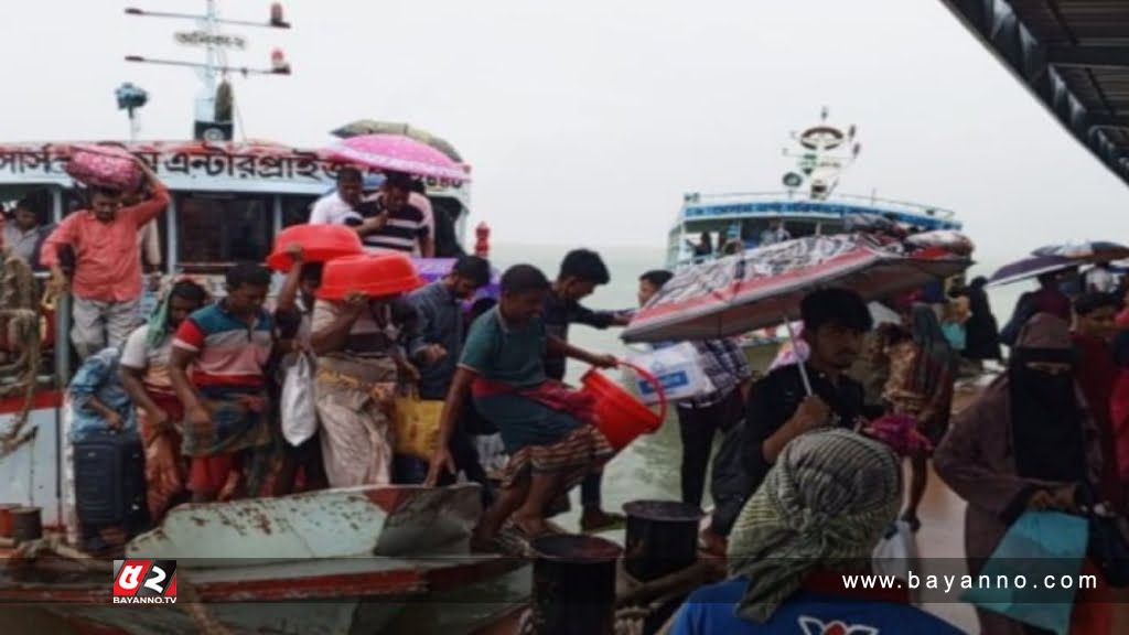 বৃষ্টিতে পদ্মায় ভোগান্তি সাথে অতিরিক্ত ভাড়া আদায়ের অভিযোগ