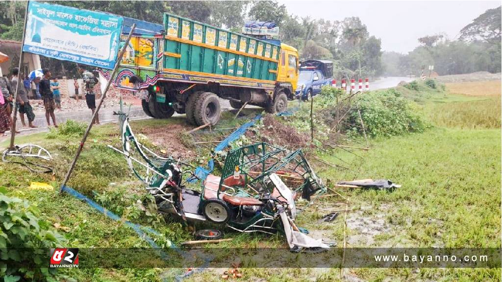 ট্রাকের ধাক্কায় প্রাণ গেলো ৪ জনের