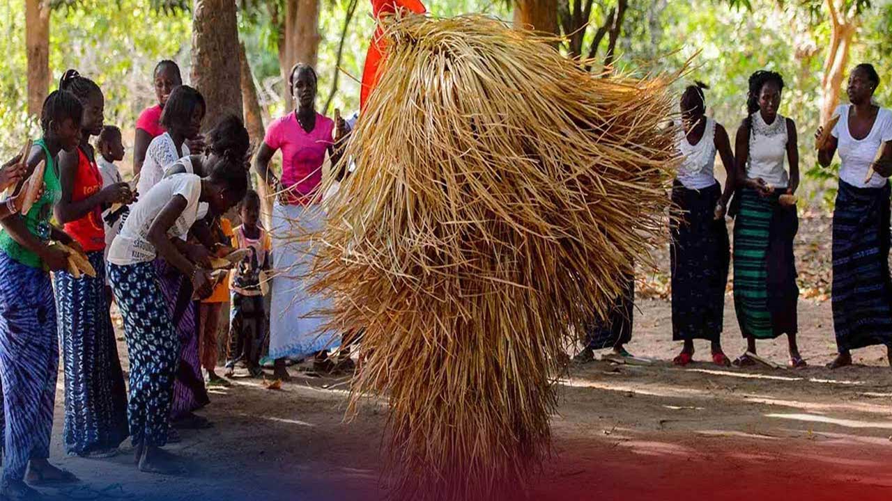 জাদুর ভেলকিতে অদ্ভুত জ্বিনের নাচ!