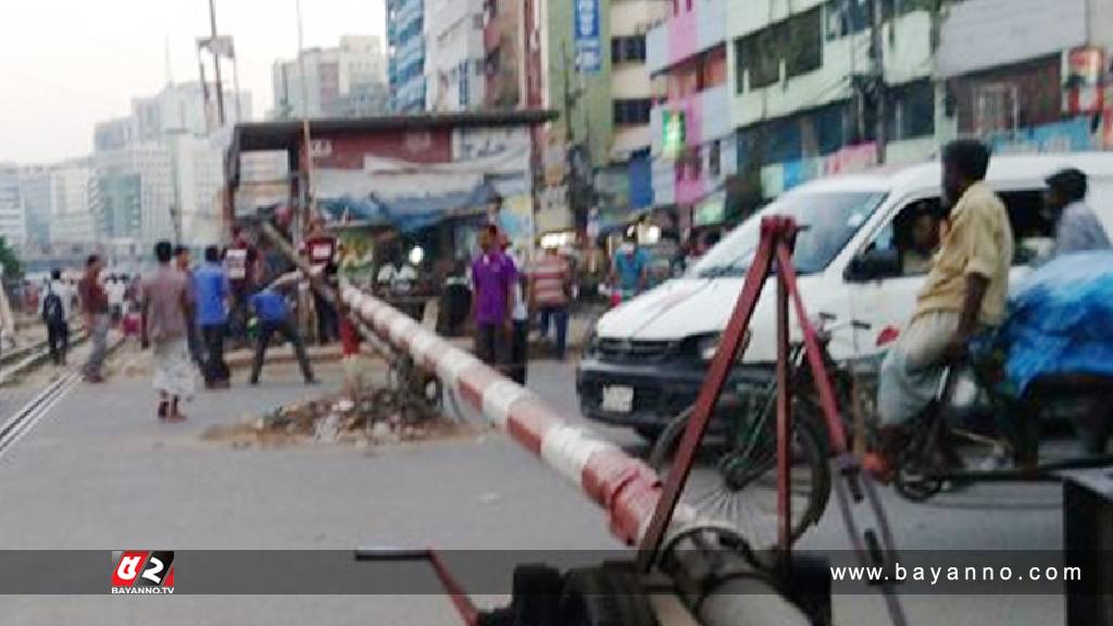 তেজগাঁওয়ে ট্রেনের ধাক্কায় যুবক নিহত