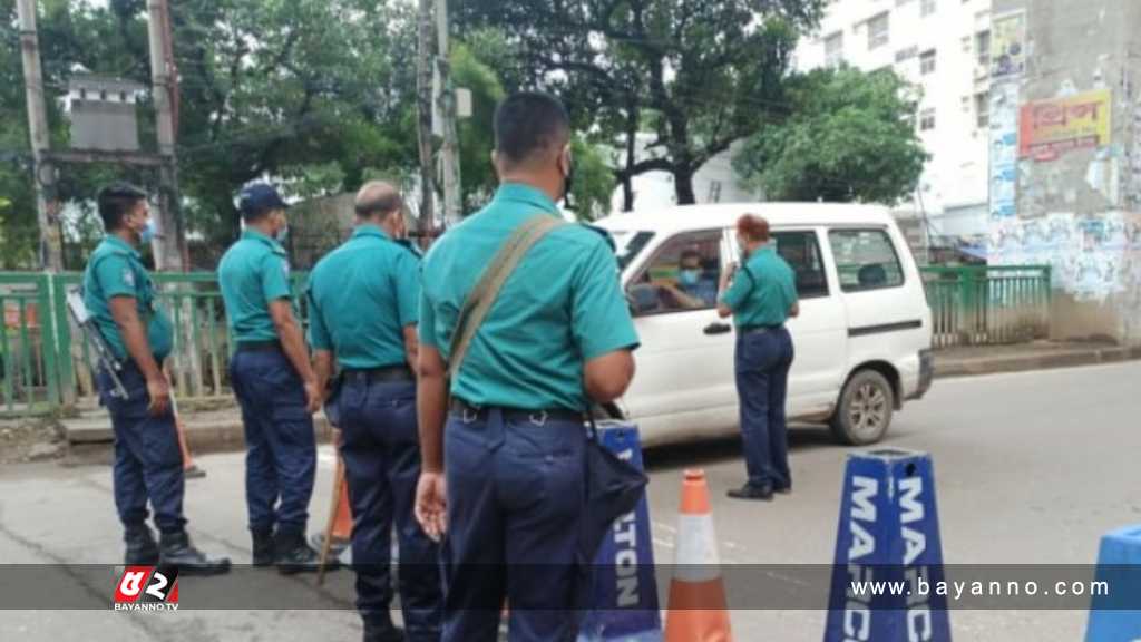 ঈদের ছুটিতে ফাঁকা ঢাকার নিরাপত্তায় তৎপর আইনশৃঙ্খলা বাহিনী