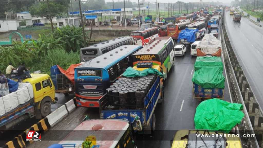 ঢাকা-টাঙ্গাইল মহাসড়কে ২৫ কিলোমিটার এলাকাজুড়ে দীর্ঘ যানজট