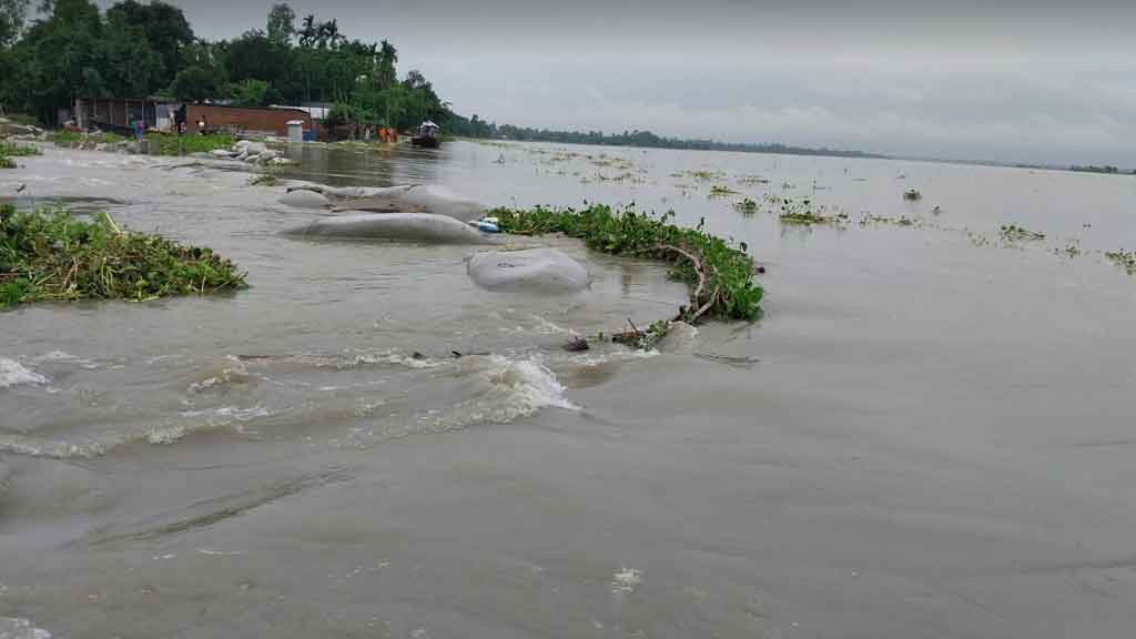 কুড়িগ্রামে ৬০টি গ্রাম প্লাবিত, ৩০টি পয়েন্টে ভাঙন