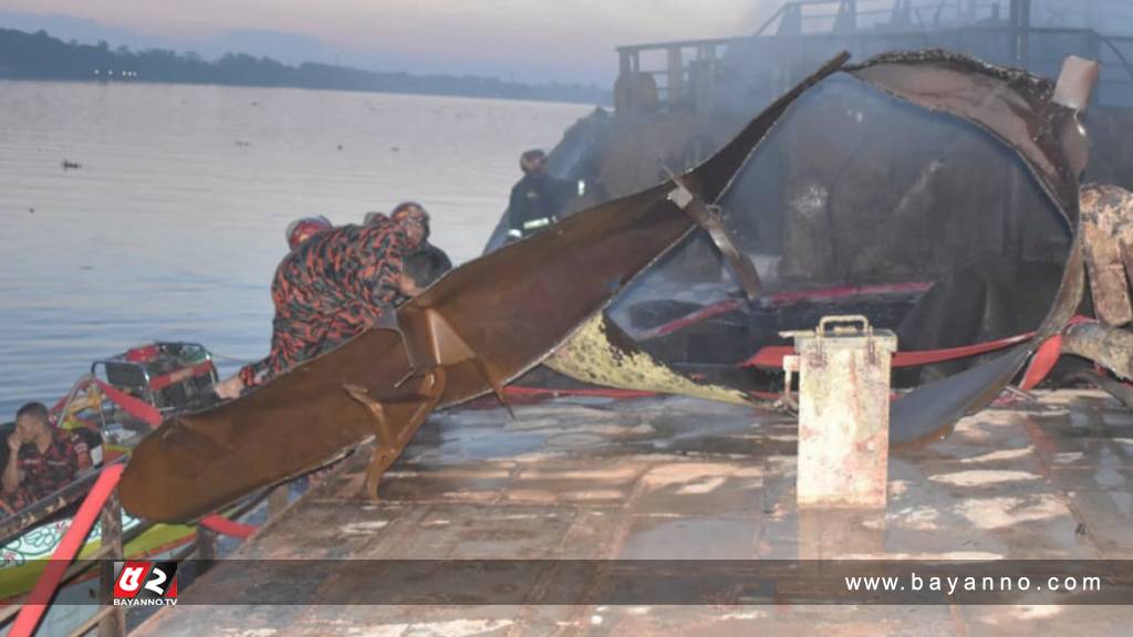 নিভলো তেলবাহী সেই জাহাজের আগুন