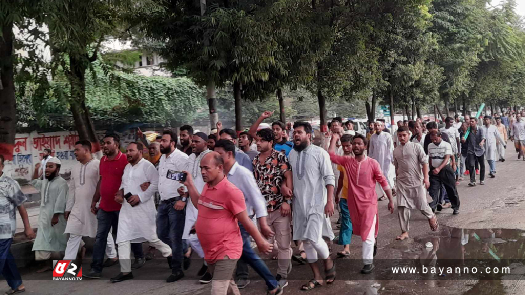 গণপরিবহন না থাকায় হেঁটেই গন্তব্যে ফিরছেন নেতাকর্মীরা