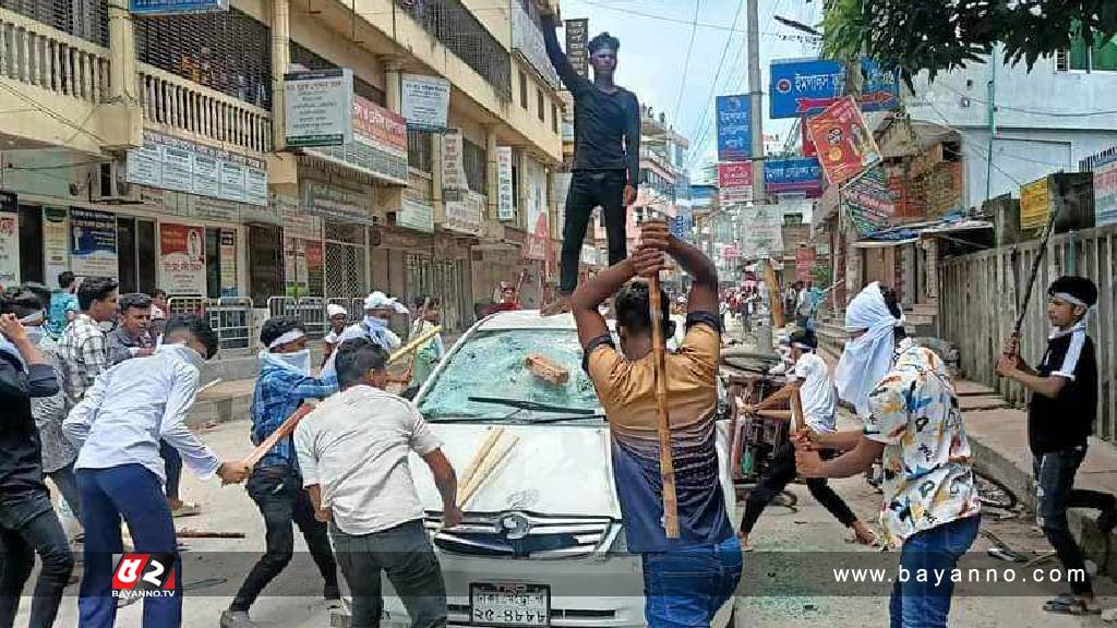 নরসিংদীতে দুই ছাত্রদল নেতা হত্যার প্রতিবাদে বিক্ষোভ, গাড়ি ভাংচুর