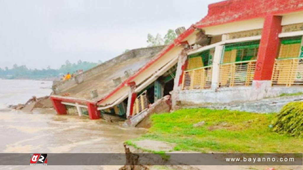 যমুনার ভাঙনে বিলীন স্কুলভবন, নিঃস্ব নদীপাড়ের মানুষ