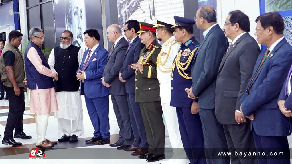 হজ পালন শেষে দেশে ফিরেছেন রাষ্ট্রপতি